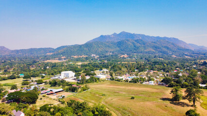 Fototapeta na wymiar 山に囲まれた田舎風景　タイ・カオヤイ