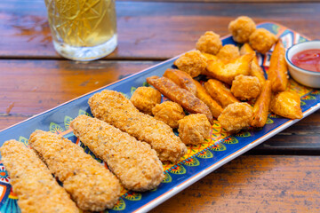 Fry fish finger and potato wedges