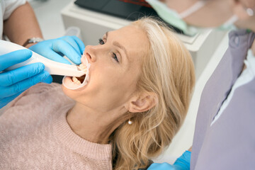 Obraz na płótnie Canvas Dentist making 3d scanning of teeth of woman
