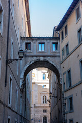 Fototapeta na wymiar Pictoresque Bridge iBetween of Tho Buildings in the Centre of Rome