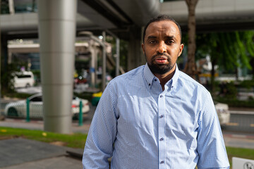 Naklejka premium Portrait of handsome black man in city ready for business