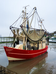 Fischkutter im Hafen von Fedderwardersiel an der Nordsee