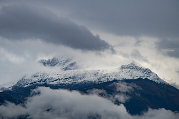 Fototapeta na wymiar Snow in the mountains - Alaska (Thompson pass)