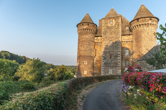 Bousquet castle from the 14th century, classified as a historical monument.