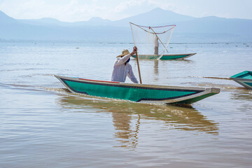 Naklejka premium Man fishing at the lake in the morning 