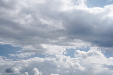 Fototapeta na wymiar Beautiful day with clouds in the sky