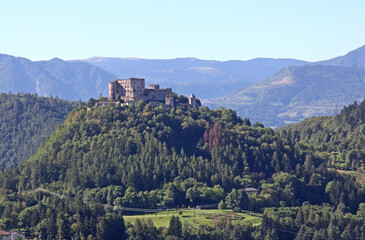 Fototapeta na wymiar il castello di Pergine in Valsugana (Trentino)