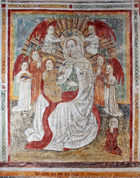 Maria incoronata dagli Angeli. Affresco nella chiesetta dei Santi Ippolito e Cassiano a Castel Tesino (Trentino)