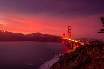 Fototapeta na wymiar Panoramic view of the Golden Gate Bridge at night 