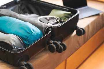 スーツケース　荷物整理　旅行　ガジェット