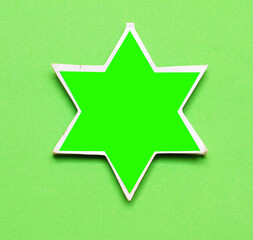Obraz premium star paper on green background