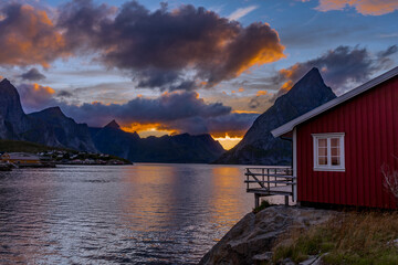 Fototapeta premium sunset over the lake