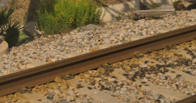 V&iacute;as de tren en marcha a gran velocidad desde la cabina