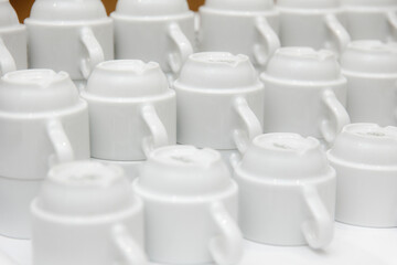 Obraz premium white cups in the restaurant for tea and coffee