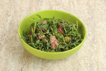 Salad with tuna and rucola