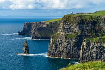 Scenic view on the rocky Cliffs of Moher at the west coast of Ireland - obrazy, fototapety, plakaty