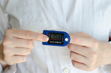 Pulse oximeter. Medical device on the finger. Patient diagnosis. Covid-19. Saturation measurement. Pulsometer. Glucometer. Blood sugar level. The level of oxygen in the blood. Tonometer.