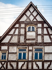 Gebäudeschäden an historischem Fachwerkhaus