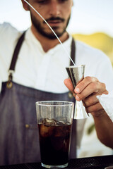 persona de sexo masculino que trabaja como camarero