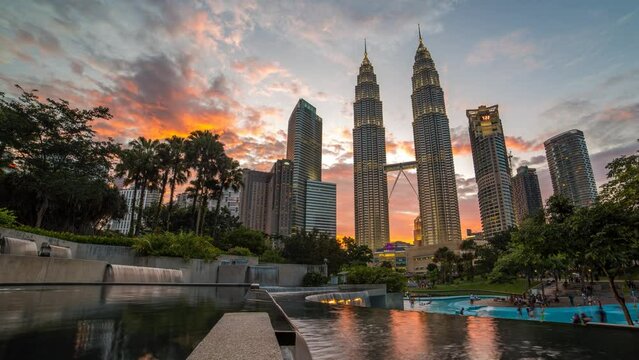 Time Lapse 4K: Sunset in Kuala Lumpur City Centre Park
