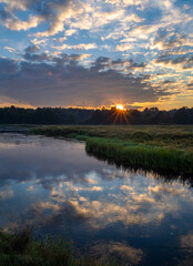 wschod nad rzeka © Marek