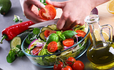 Preparation of a vegetable salad from fresh organic ingredients