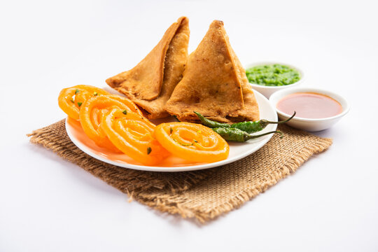 Veg Samosa with Jalebi, snack combination also called imarti and Sambusa, samusa