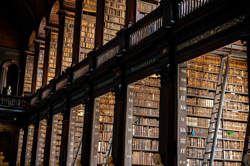 Naklejka premium Trinity college library bibliothèque dublin