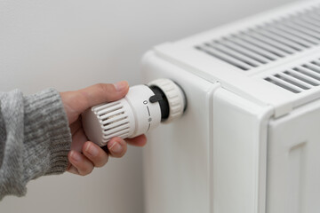 The thermostat regulating the radiator temperature is set to the off position.