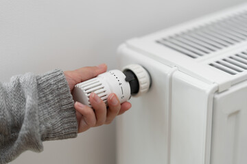 The room heating radiator thermostat is set to economy mode at 70% power