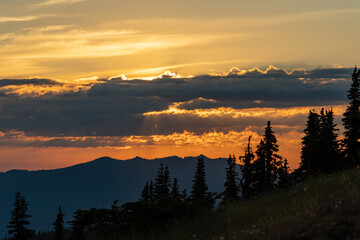 Obraz premium sunset in the mountains