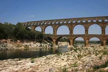 Papier Peint photo autocollant Pont du Gard Pont du Gard, Gard, Occitanie, France: famous Roman aqueduct over Gardon river