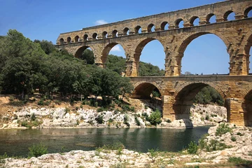 Papier Peint photo autocollant Pont du Gard Pont du Gard, Gard, Occitanie, France: famous Roman aqueduct over Gardon river: general view from upstream