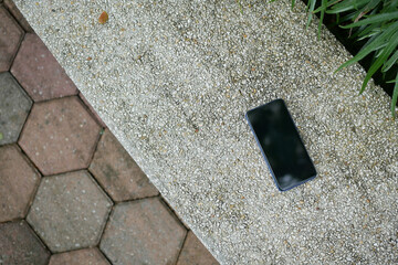 forget smartphone on public park bench, lost smart phone 