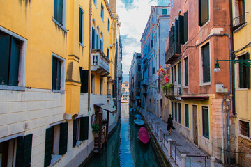 Fototapeta na wymiar Venice, old town, architecture, colorful, artistic