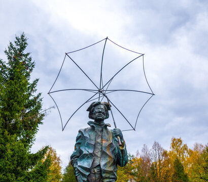 Statue of Andy Warhol. Andy Warhol Museum of Modern Art