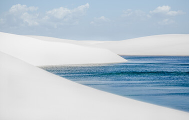 Fototapeta na wymiar white sand dunes of Lencois Maranhenses with rain water pools
