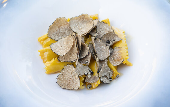Ravioli del plin con tartufo
