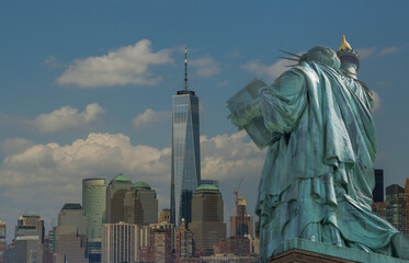 Obraz premium Skyscrapers Manhattan skyline with the Statue of Liberty, New York City, USA