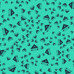 Obraz premium Black Triangular ruler and pencil icon isolated seamless pattern on green background. Straightedge symbol. Drawing and educational tools. Vector