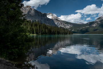 Fototapeta na wymiar Mountain reflection on the Emerald lake