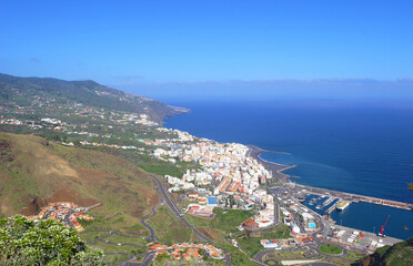 Fototapeta na wymiar Vista aérea de Santa Cruz de La Palma, España