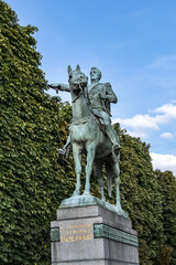 Bronze equestrian statue of Simon Bolivar (1783 –1830), was a Venezuelan military and political leader. {inscription: Simon Bolivar Liberator} Paris, France. - obrazy, fototapety, plakaty
