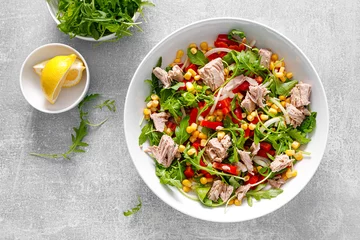 Poster Canned tuna salad with arugula and fresh vegetables, top view © Sea Wave