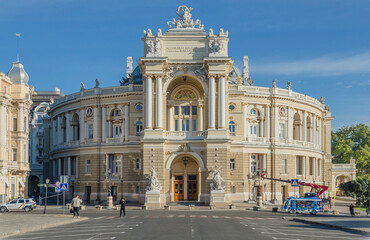Fototapeta na wymiar 10 01 2022: Odessa Opera House. View of the main entrance and façade of the building, built in 1884-1887. in the Viennese baroque style in the center of Odessa