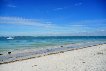 Fototapeta na wymiar Clear water of Sanibel island in Florida, USA