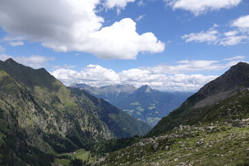 Fototapeta na wymiar Blick zu den Sarntaler Alpen