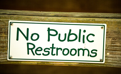 Obraz premium No Public Restrooms Sign