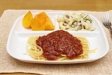 スパゲッティをミートソースで