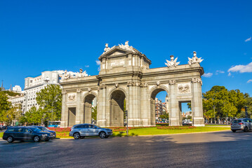 Fototapeta na wymiar Puerta de Alcalá (Alcalá Gate) in Plaza de la Independencia (Independence Square), Madrid, Spain.